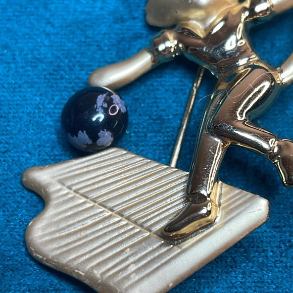 Danecraft Bowling Cat Brooch - Picture 3 of 7